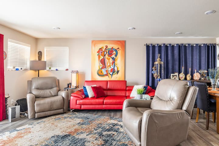 Comfy FLR 1 Room w/ Deck, Park, near Airport