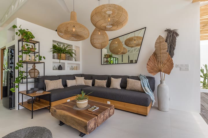 Cozy Modern Tropical Getaway - 3 Br In Canggu - Bali