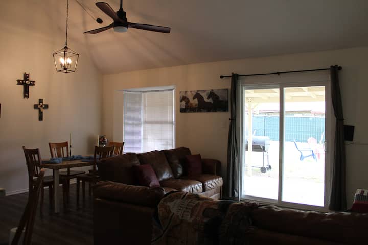 The Lone Star Häus: 2 Br Schertz Tx Home - Marion, TX