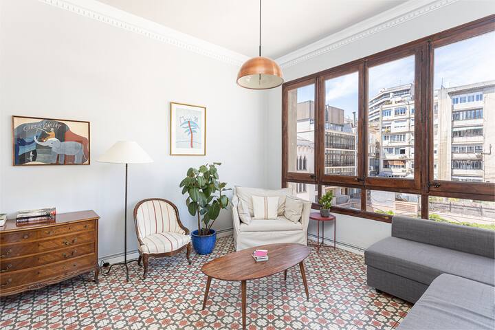 Spacious and Bright Flat Close to Sagrada Familia gallery image 2