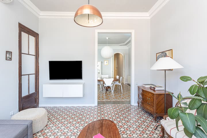 Spacious and Bright Flat Close to Sagrada Familia gallery image 5
