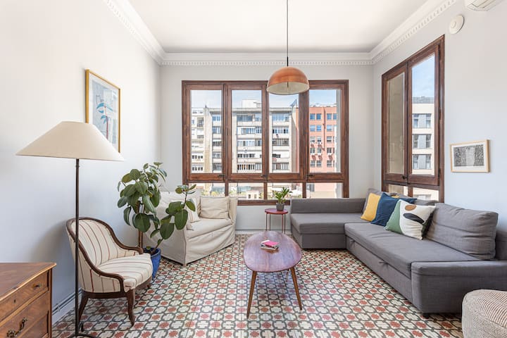 Spacious and Bright Flat Close to Sagrada Familia