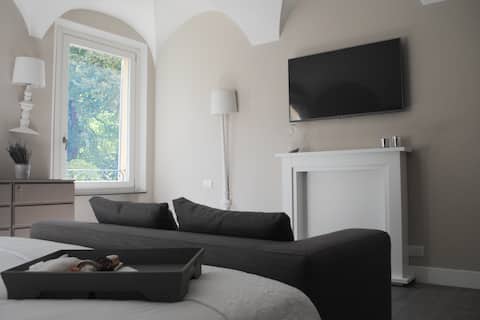 Popular Airbnb listing: TheStylishFlat Modena - View of the avenues | 5 min from the Duomo in Modena