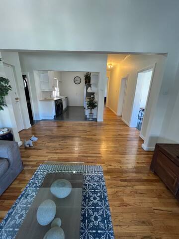 Lovely 2-bedroom spacious apartment with views. gallery image 5