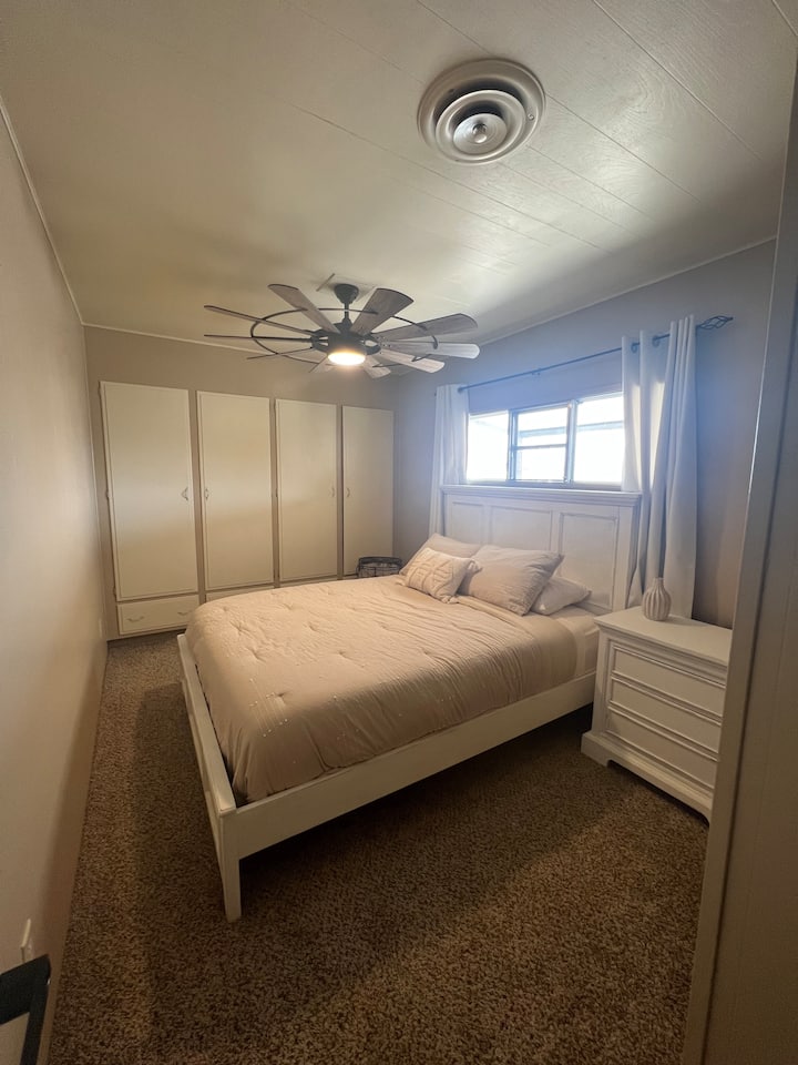 Dormitorio dos con cama tamaño queen