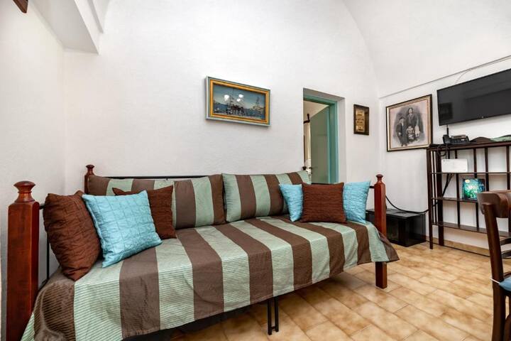 Authentic Home Santorini gallery image 4