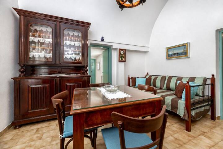 Authentic Home Santorini gallery image 3