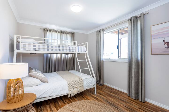 Chic coastal holiday home gallery image 5