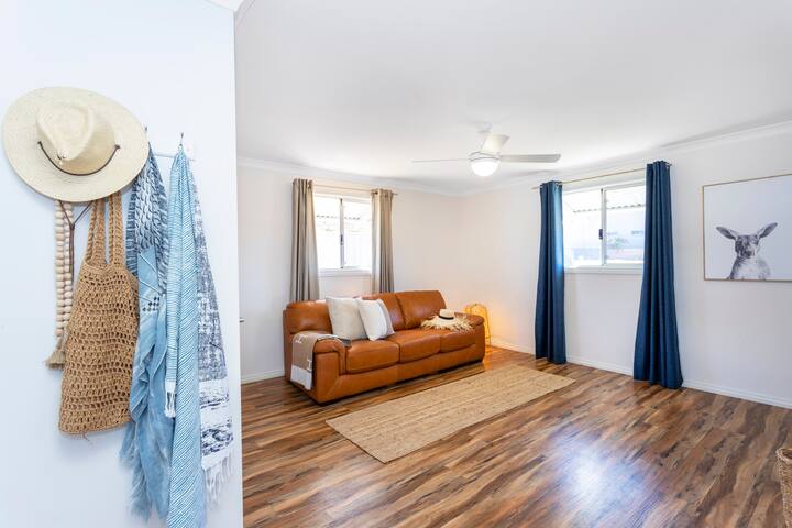 Chic coastal holiday home gallery image 2