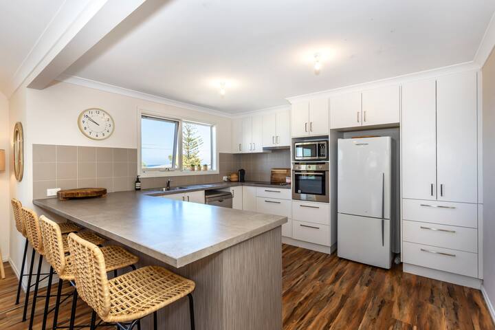 Chic coastal holiday home gallery image 3