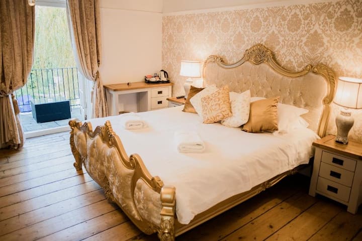 Willow -
Riverside King Balcony Room - Herne Bay