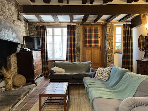 Propriété Airbnb réussie: Historic Townhouse in the Centre of Dinan à Dinan