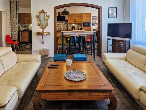 In the city Renovated house 7 bedrooms 5 bathrooms