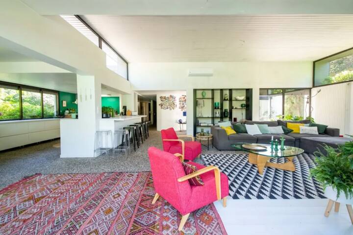 Villa d’architecte avec piscine gallery image 2