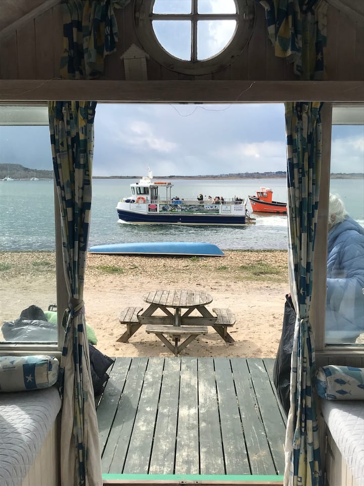 Mudeford Beach hut to rent Huts for Rent in Dorset, England, United