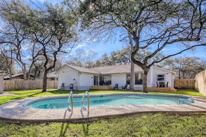 Modern 4bd W/ Pool Outside Dining  Gourmet Kitchen - Cedar Park, TX