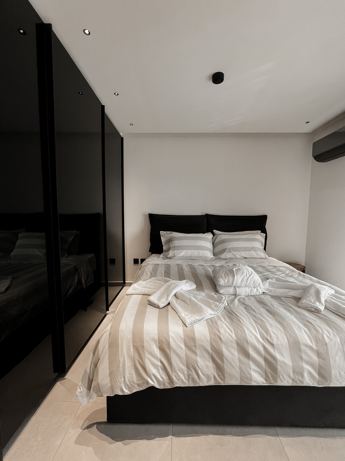 Aqua Vista Lagonisi Luxury 2BR by the Sea — Apartment — sea-view vacation rental at Lagonisi, Greece, Athens, Greece — property photo 5 | Aqua Vista Rentals