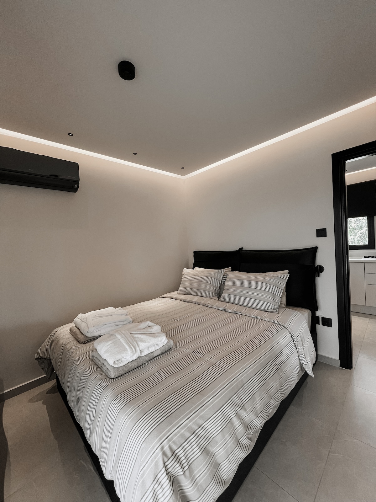 Aqua Vista Lagonisi Luxury 2BR by the Sea — Apartment — sea-view vacation rental at Lagonisi, Greece, Athens, Greece — property photo 8 | Aqua Vista Rentals