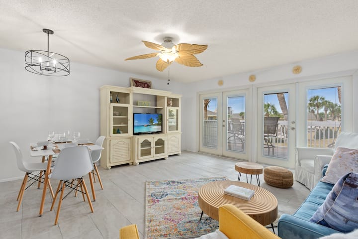Destin Condo Walk To Beach|community Pool| Hot Tub - Destin, FL