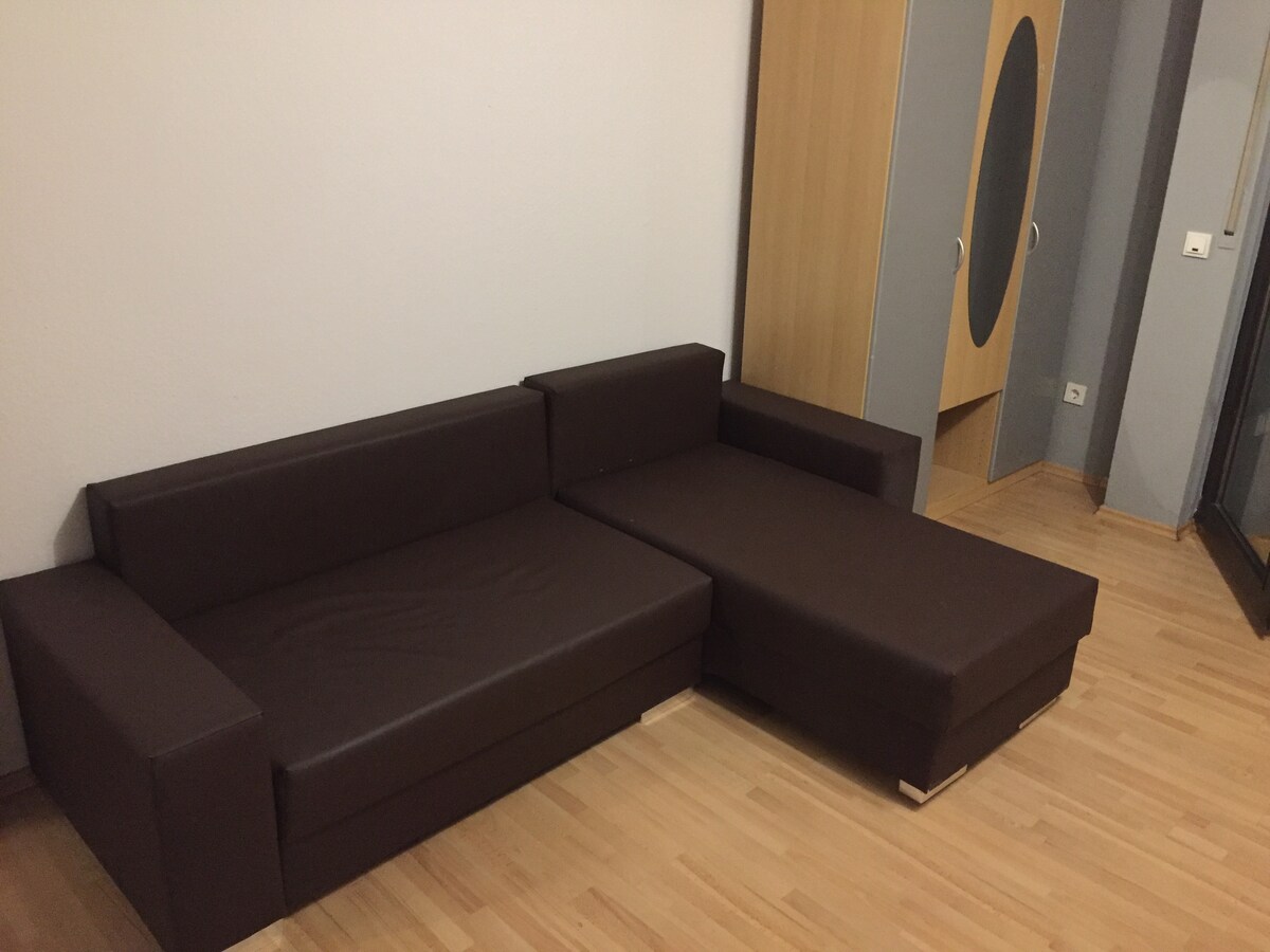 Popular Airbnb listing: Beautiful 3-room apartment with parking in the center in Südostviertel