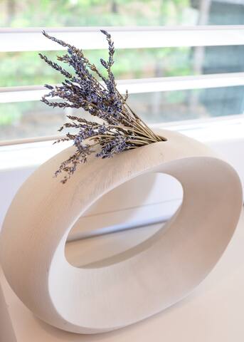 Gorgeous sunlit 3br/2.5 bath home gallery image 3