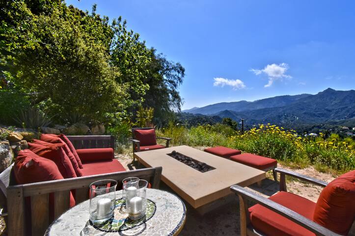 Panoramic Mountain Vista Retreat gallery image 5