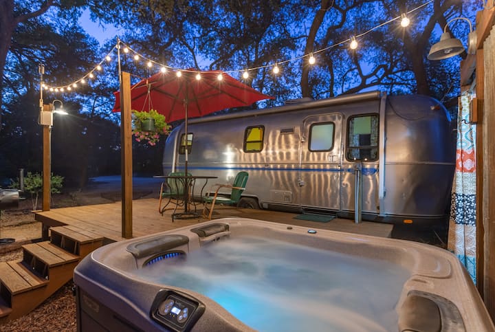 Super Cute Retro Airstream - Campers/RVs for Rent in Wimberley, Texas,  United States - Airbnb