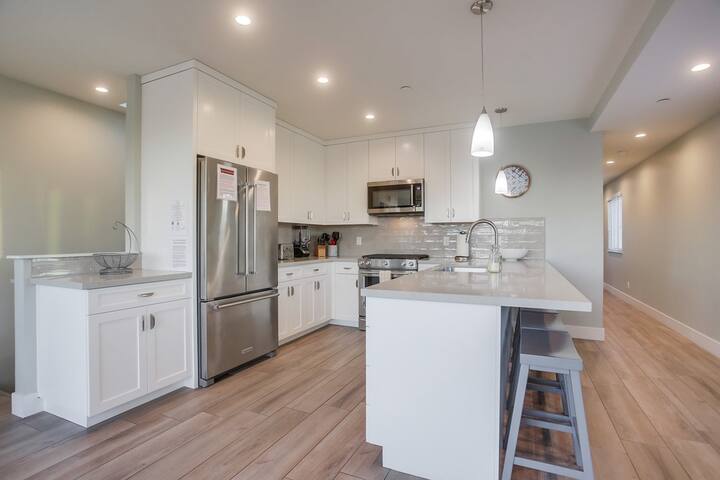 Modern Oceanview Penthouse gallery image 3