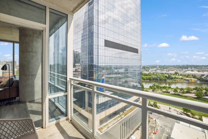 2 BR 2 Bath Suite | South Broadway | Placemakr