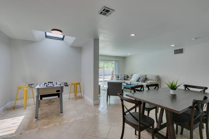 Cozy house with pool, 5 minute dr to the strip. gallery image 4