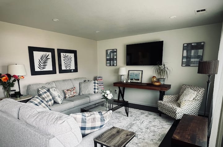Gateway To The Redwoods | Private Garden Retreat - Fortuna, CA