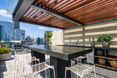 Mr. W | Retro-Modern | Balcony | Gym