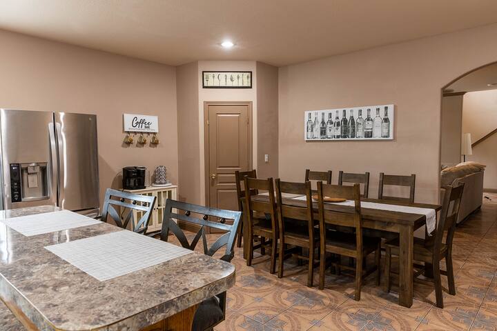 ★Spacious 6BR Home in Dallas PERFECT for Groups★ gallery image 5