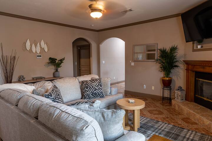 ★Spacious 6BR Home in Dallas PERFECT for Groups★ gallery image 3