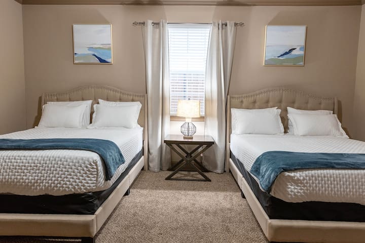 ★Spacious 6BR Home in Dallas PERFECT for Groups★