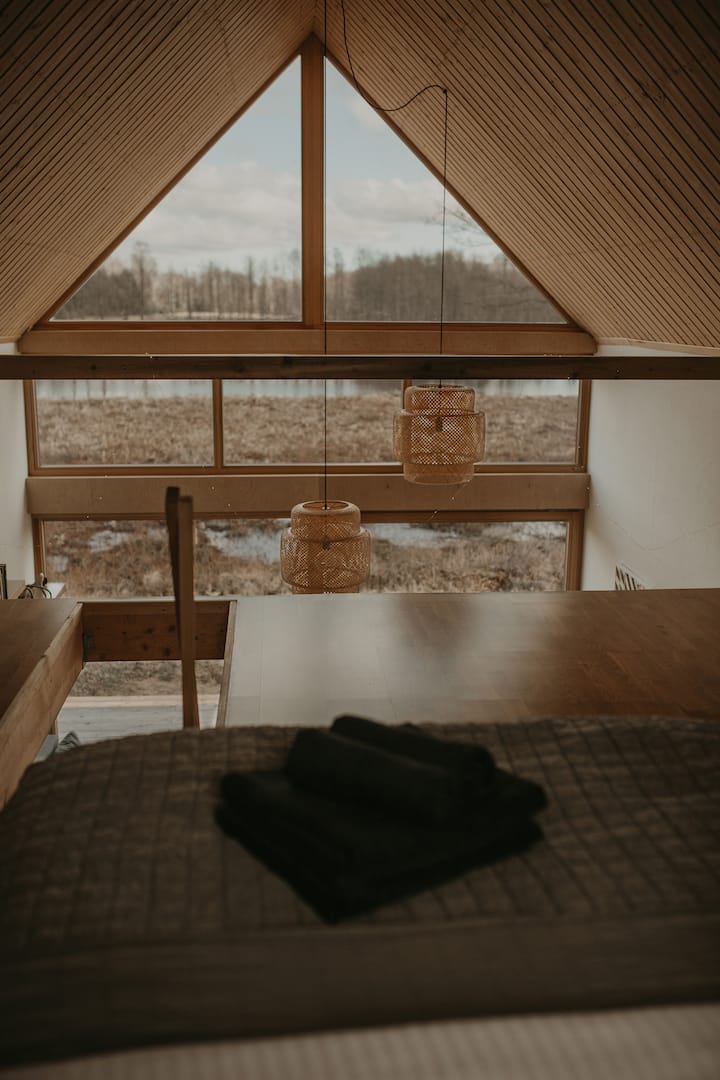 Huu hapa ni mwonekano wa kitanda kwenye ukumbi wa mbele!