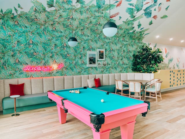 BRAND NEW ★ IG WORTHY, GIRLY PAD, W/ KARAOKE ROOM