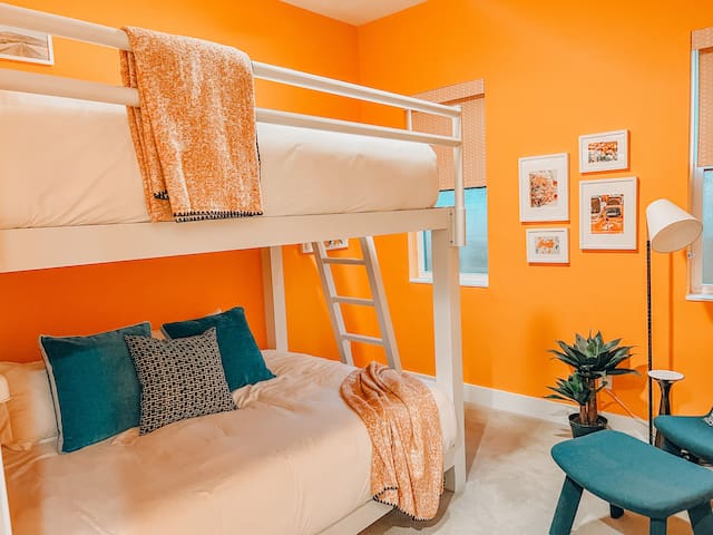 BRAND NEW ★ IG WORTHY, GIRLY PAD, W/ KARAOKE ROOM gallery image 5