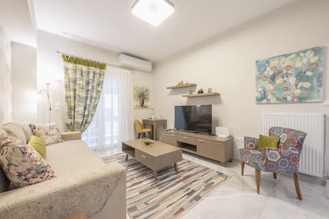 Top performing Airbnb: Unique apartment next to metro at Acropolis museum in ΚΑΛΛΙΡΡΟΗΣ