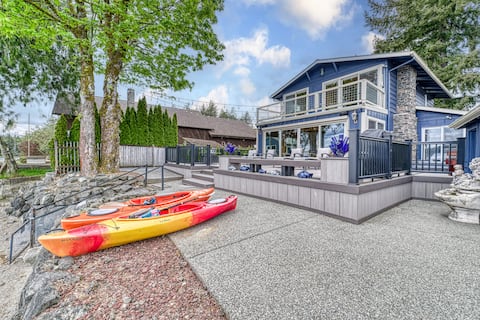 Beachfront Home w/ Hot Tub - Walk to Restaurants!