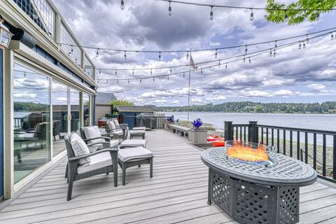 Beachfront Home w/ Hot Tub - Walk to Restaurants!