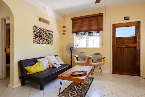 Rosehill Apt - Stylish 2 bedroom & lovely verandah