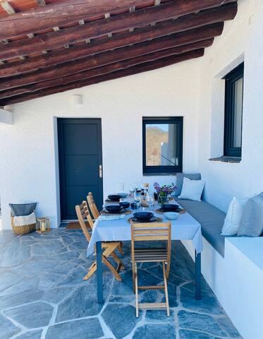 Acogedora casa en primera línea de mar Cadaqués. gallery image 4