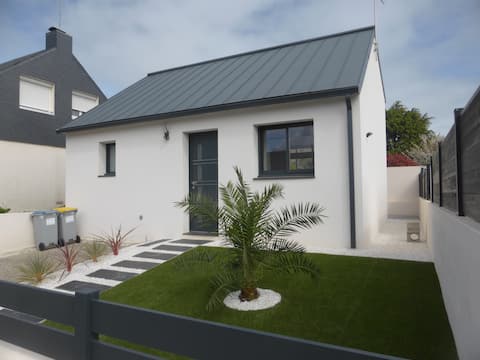 Popular Airbnb listing: Quiet, cozy house with patio in Saint Herblain