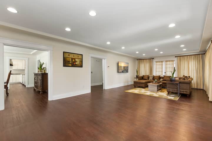 Historical Home Meets Modern Touch. - Anaheim