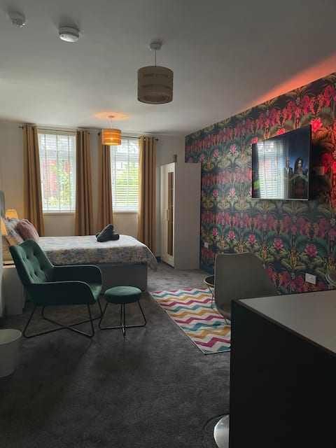 Top Airbnb: Luxury studio apartment near Birmingham citycentre in Moseley