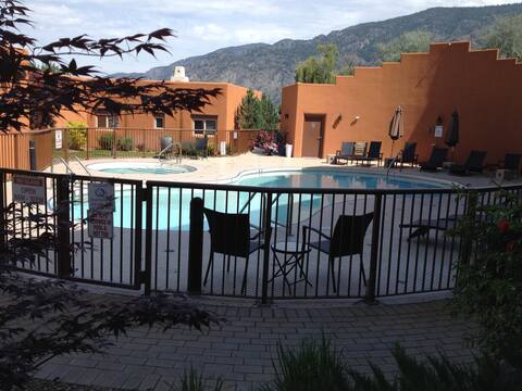 Stunning Lakeside Villa, Great For Snowbirds