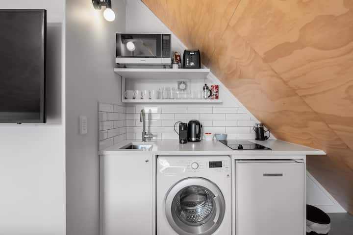 Private Modern Central Apartment
Off Street Park - Lower Hutt