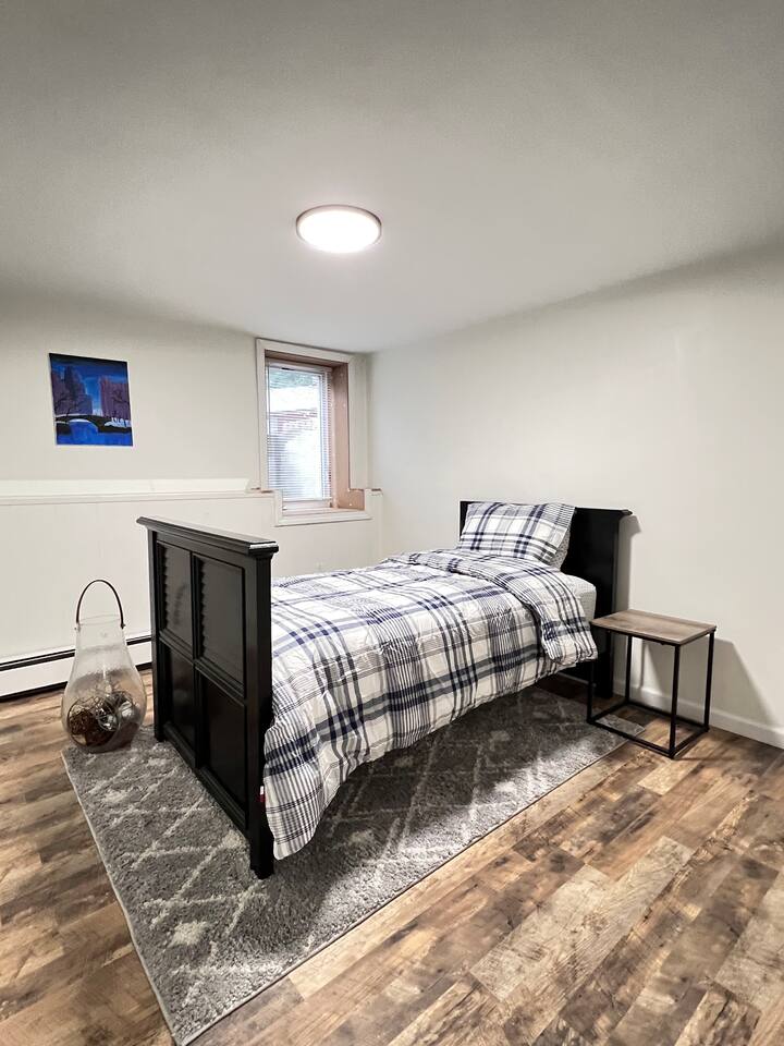 Second bedroom with twin size bed. Equipped with robe and bath shoes 