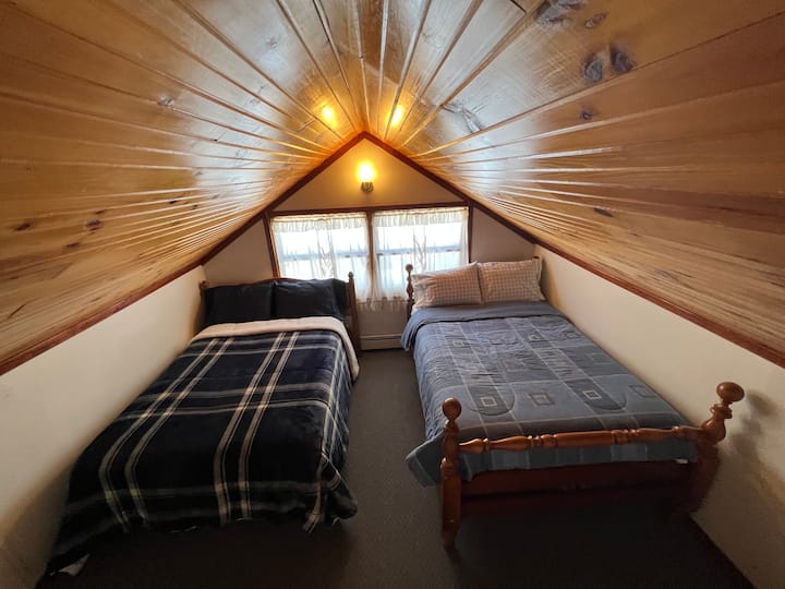 4th guest bedroom - 2 Double beds